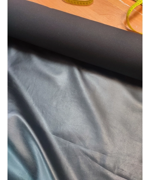 Materiał imitujący skórę - czarna błyszcząca ekoskóra 0,5m